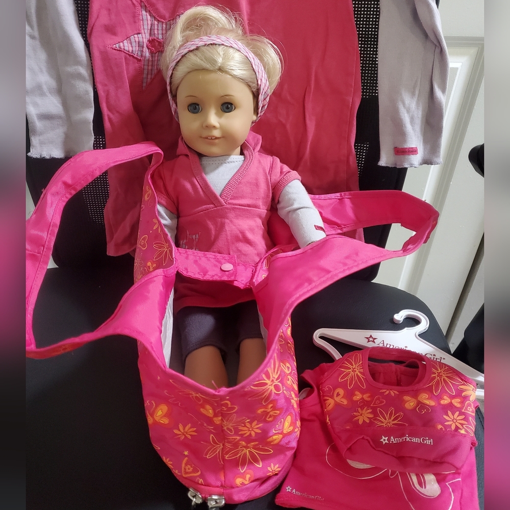 American Girl Doll w/ Matching Top Size 7, Carrying Tote and Accessories